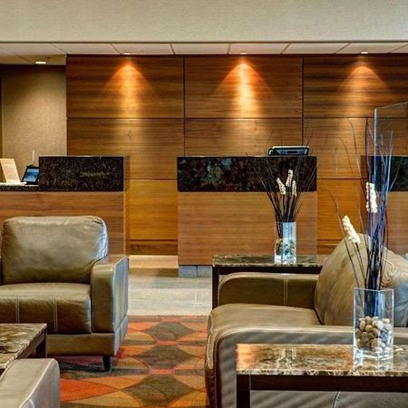 Radisson Hotel & Suites Fort Mcmurray Eksteriør billede