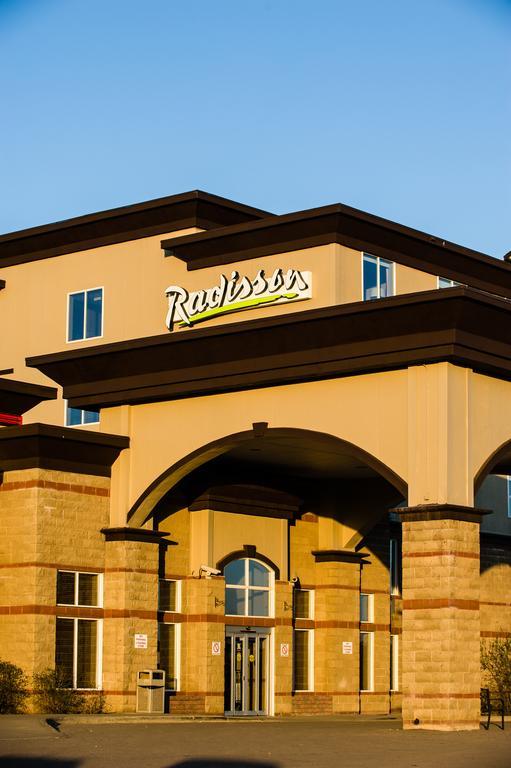 Radisson Hotel & Suites Fort Mcmurray Eksteriør billede