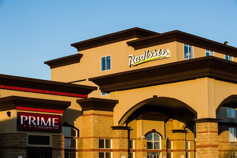 Radisson Hotel & Suites Fort Mcmurray Eksteriør billede
