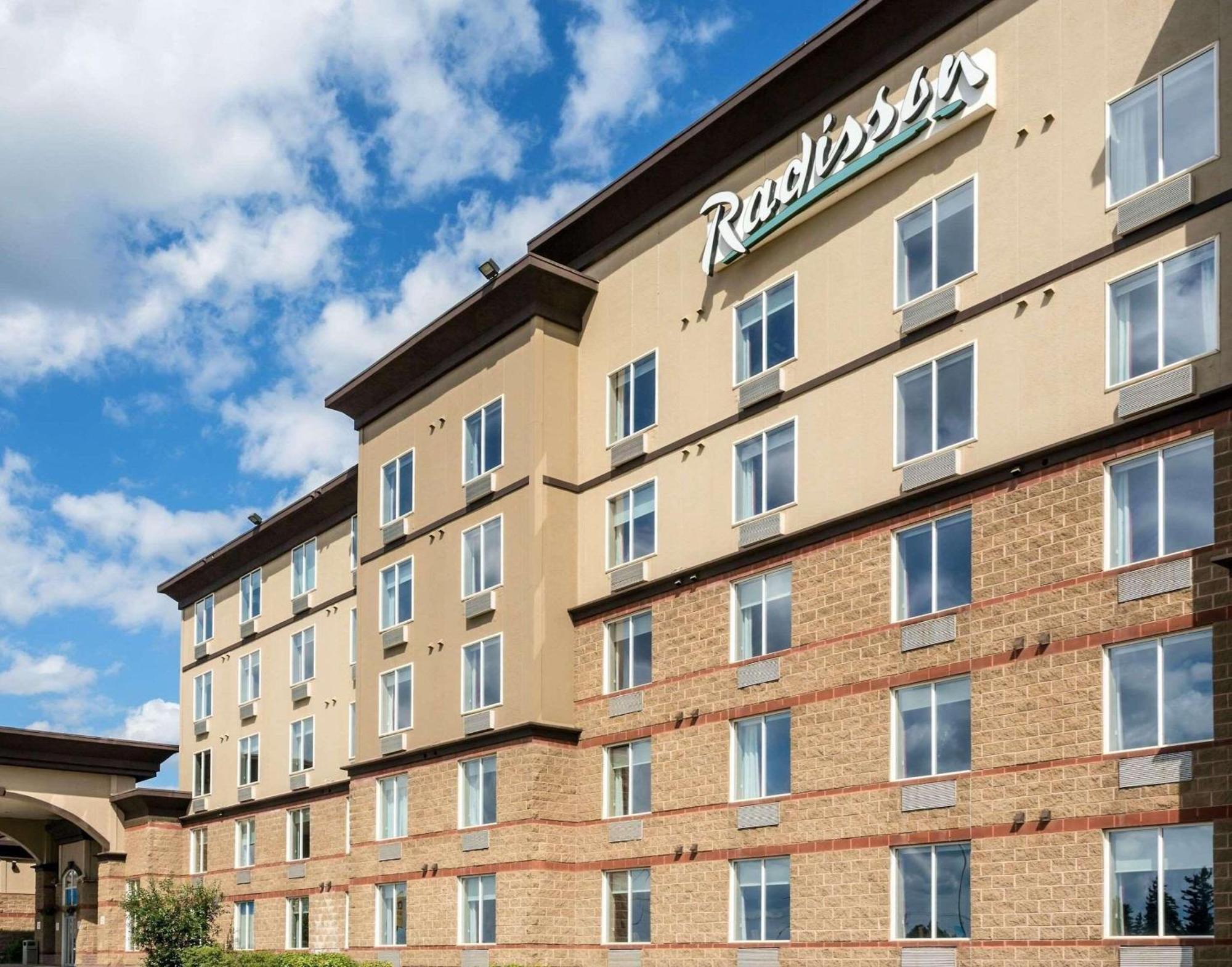 Radisson Hotel & Suites Fort Mcmurray Eksteriør billede