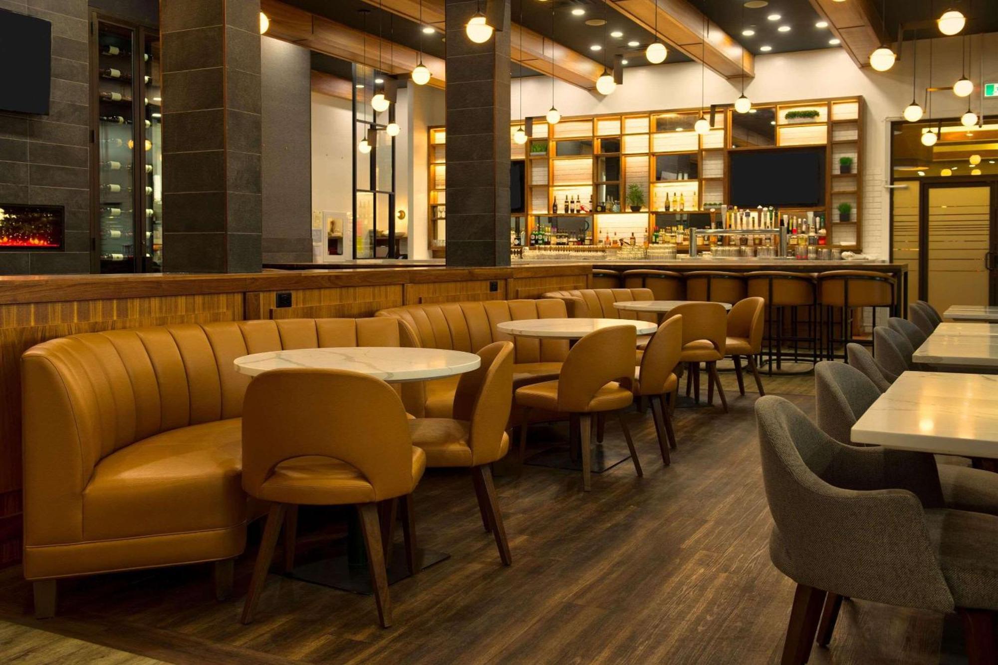 Radisson Hotel & Suites Fort Mcmurray Eksteriør billede