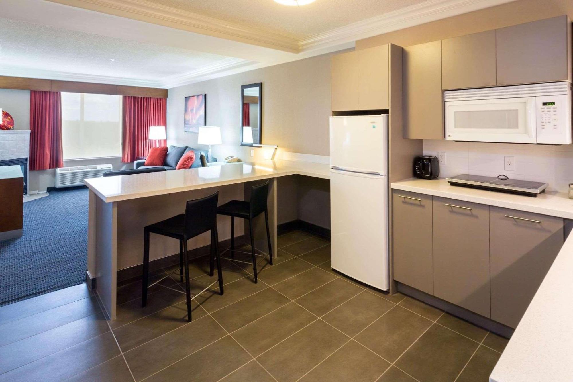 Radisson Hotel & Suites Fort Mcmurray Eksteriør billede