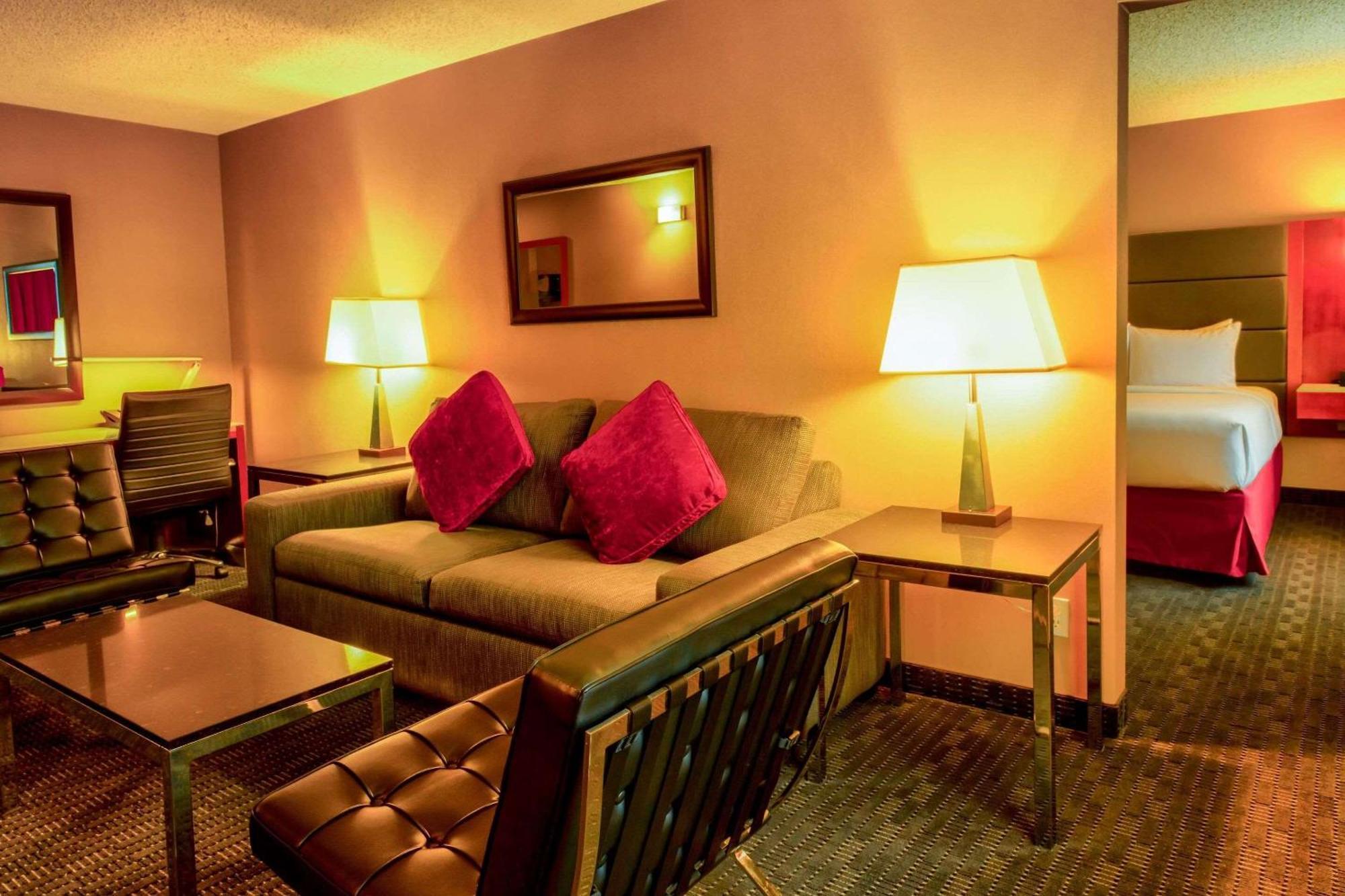 Radisson Hotel & Suites Fort Mcmurray Eksteriør billede