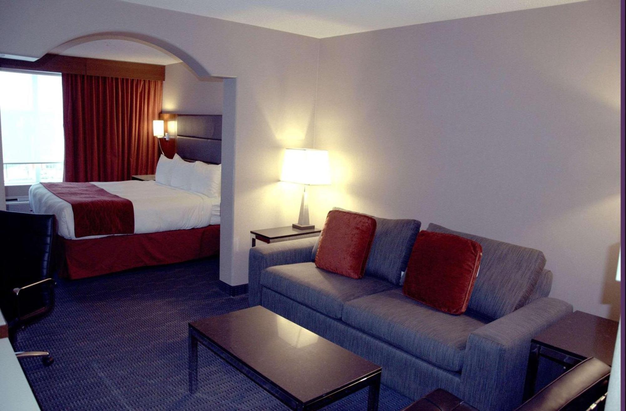 Radisson Hotel & Suites Fort Mcmurray Eksteriør billede