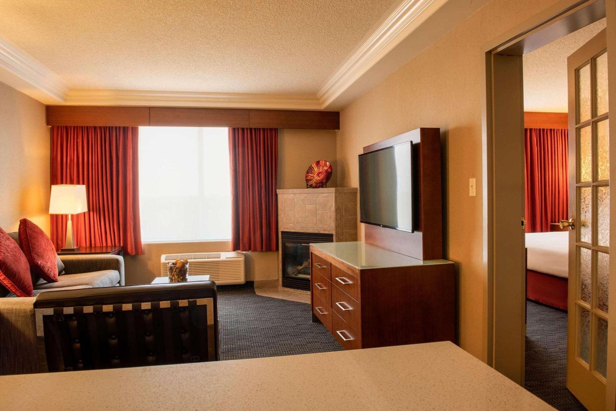 Radisson Hotel & Suites Fort Mcmurray Eksteriør billede