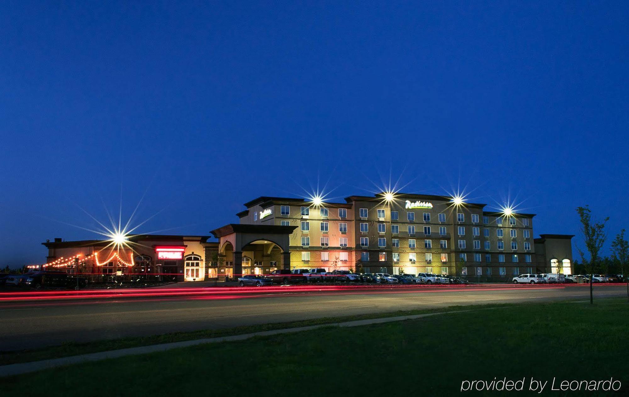 Radisson Hotel & Suites Fort Mcmurray Eksteriør billede