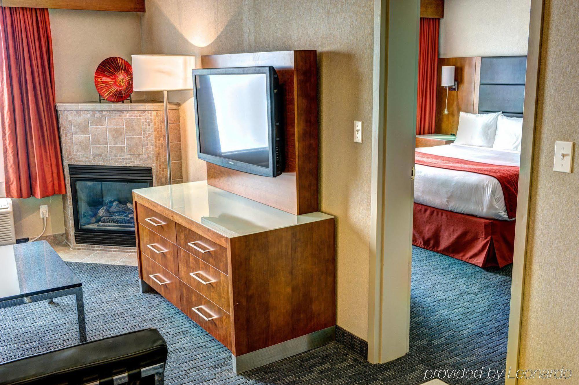 Radisson Hotel & Suites Fort Mcmurray Eksteriør billede